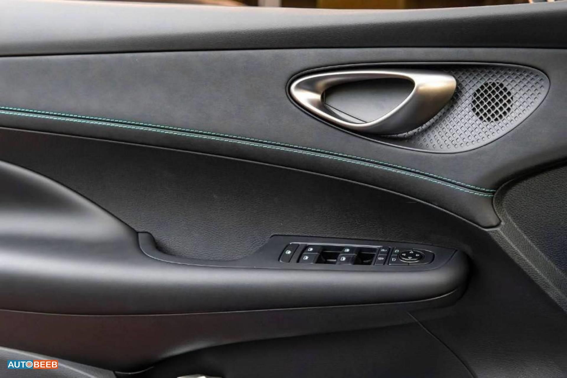 بي واي دي سيل 2025