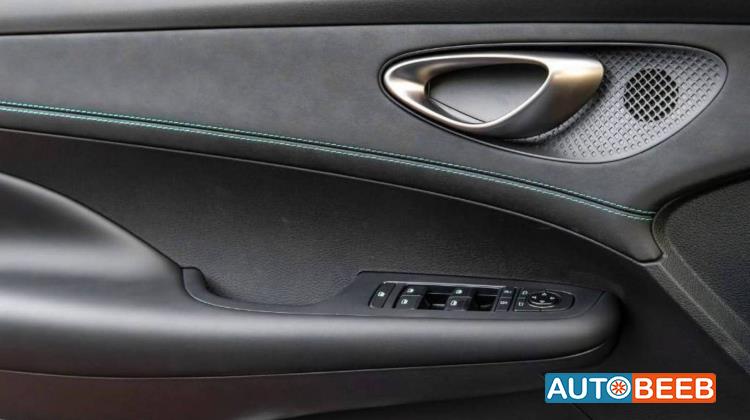 بي واي دي سيل 2025