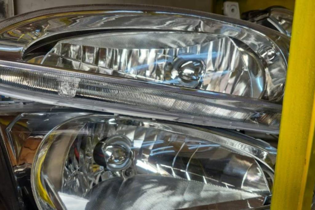 ضوء امامي يمين شمال هيونداي افانتي 1995 1996