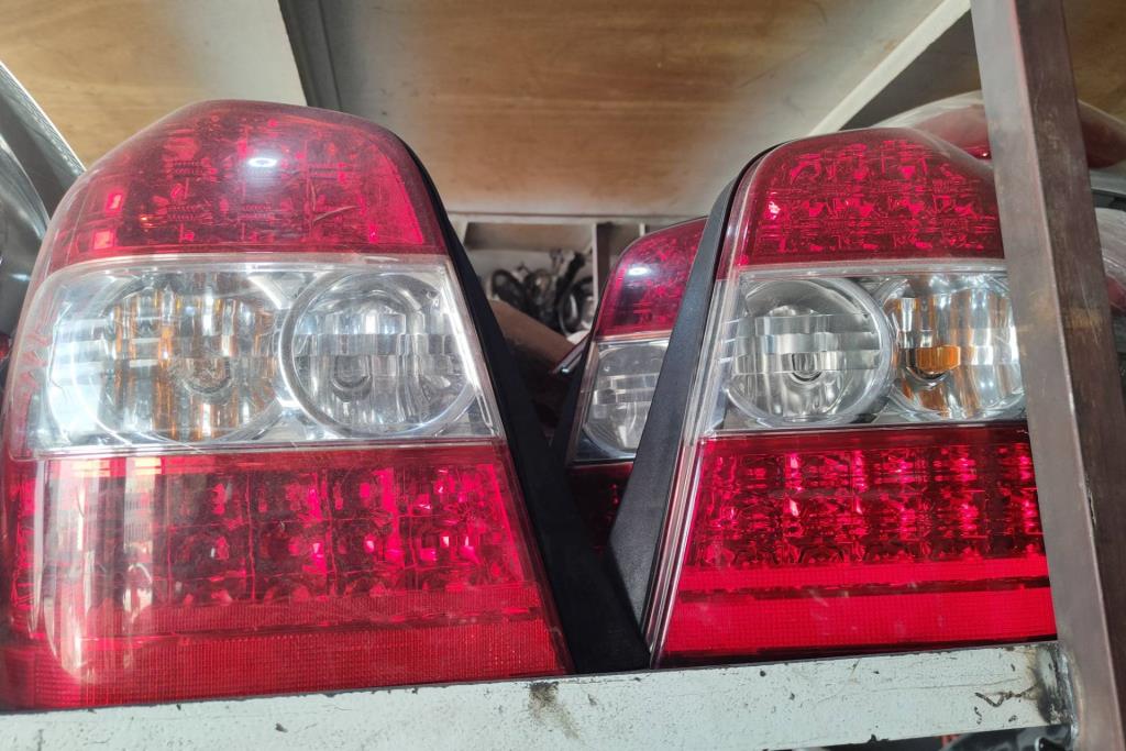 ضوء خلفي يمين شمال تويوتا هايلاندر 2005 2006