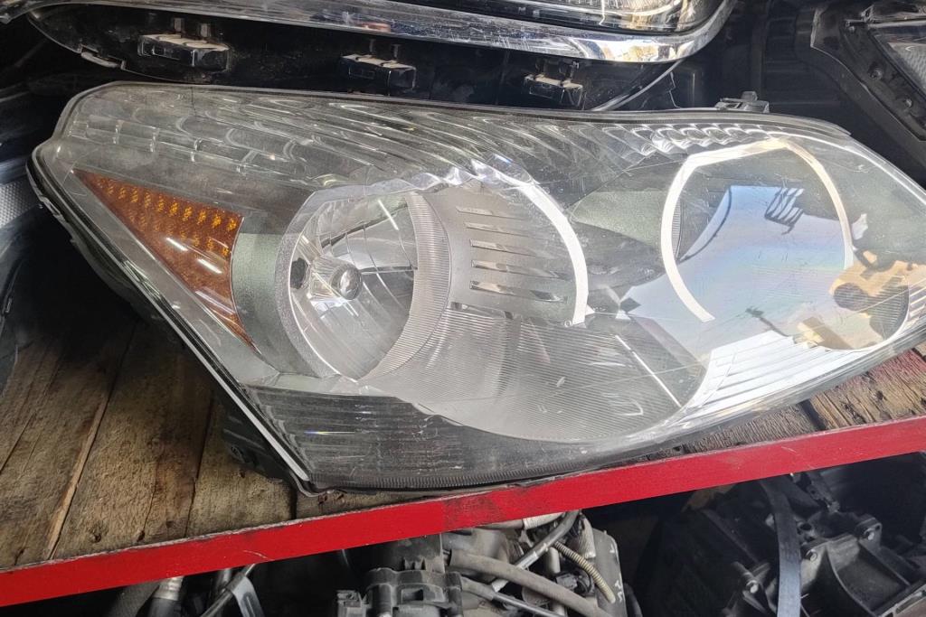 ضوء امامي يمين شمال شيفروليه ترافرس 2009 2010