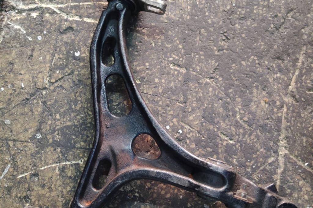 كفة عجل جيب شيروكي 2011 2012 2013 2014