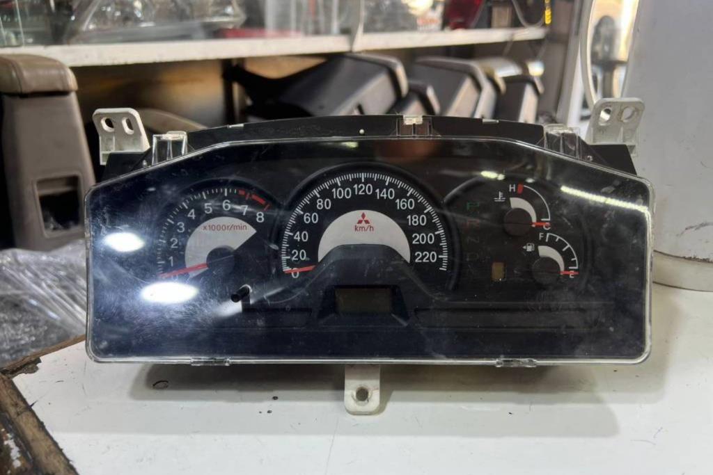 Cabin  Dashboard Mitsubishi Lancer