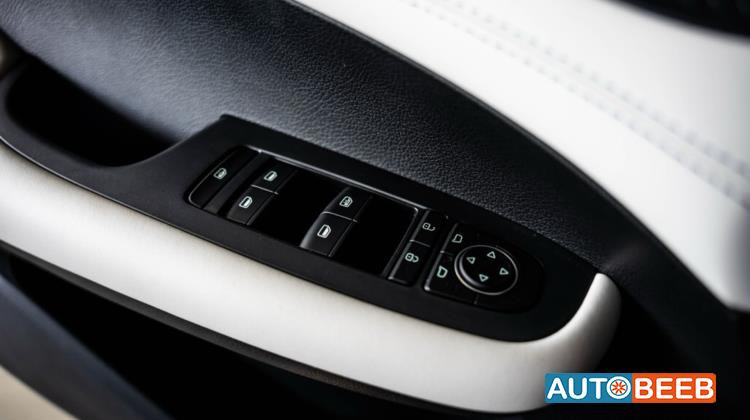 بي واي دي سيل 2025