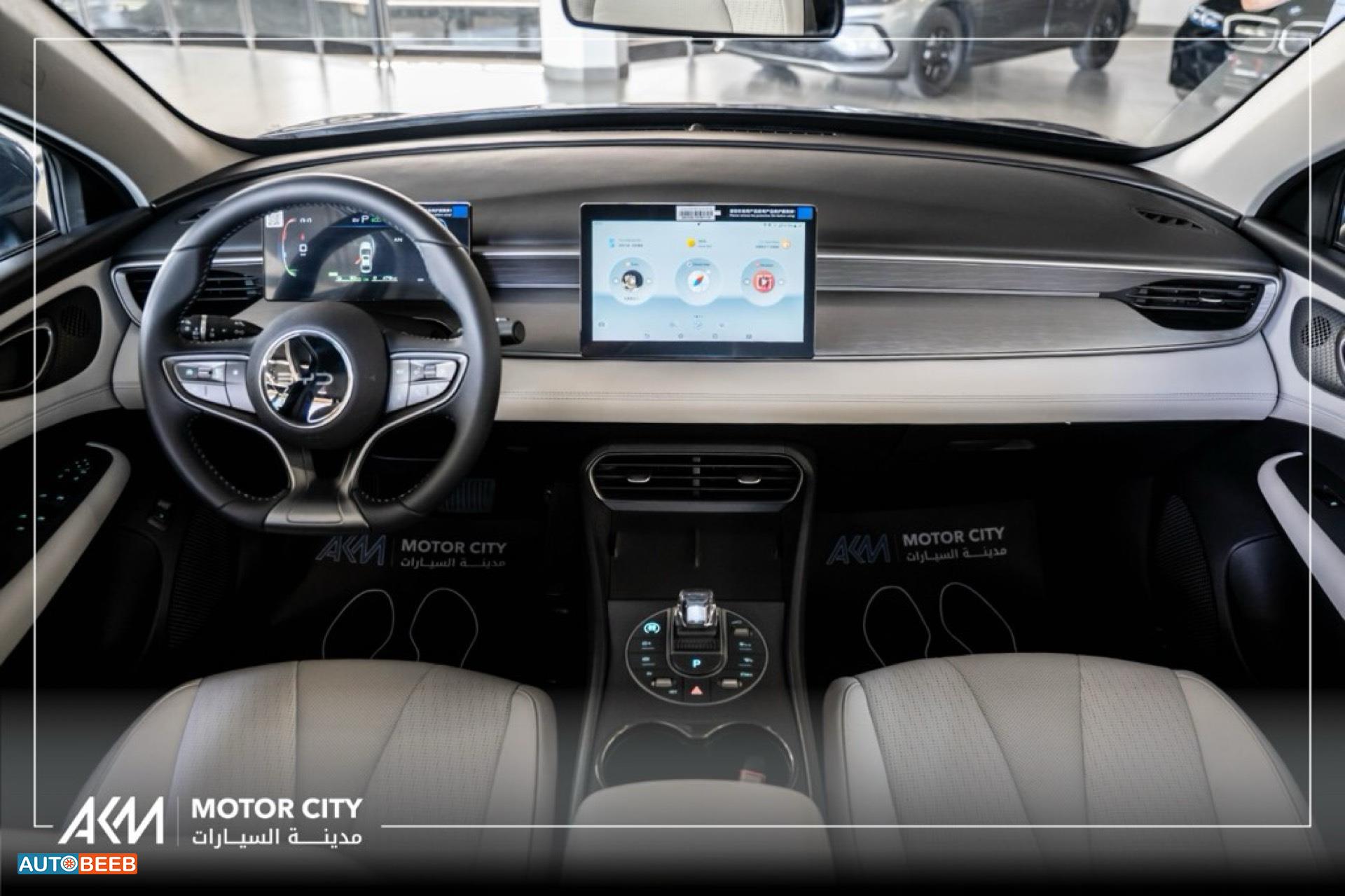 بي واي دي سيل 2025