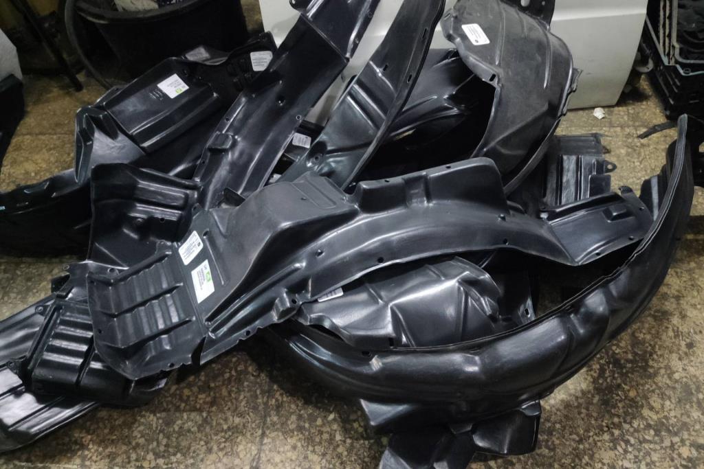 Body  RR BUMPER Mitsubishi Lancer