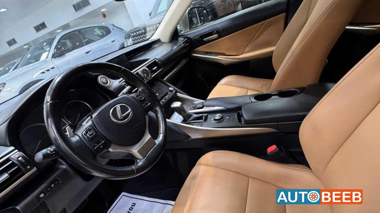 Lexus IS200 2017