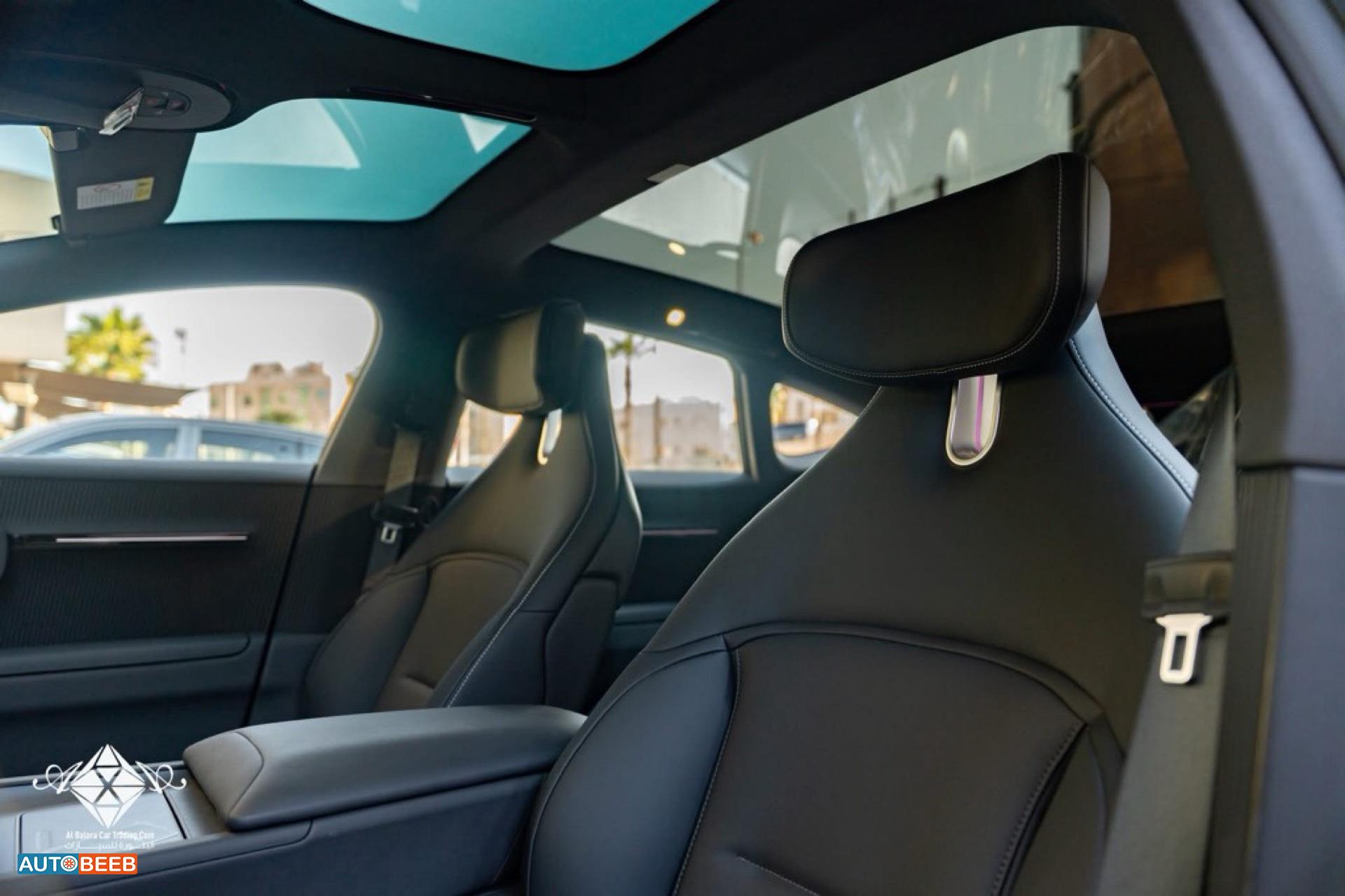 Avatr Model 012 2025