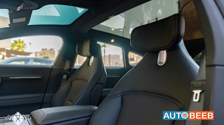 Avatr Model 012 2025