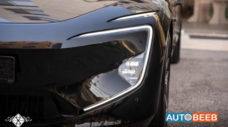 Avatr Model 012 2025