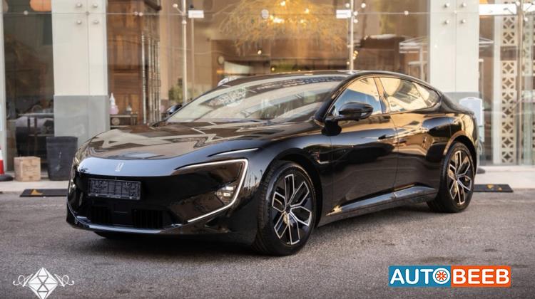 Avatr Model 012 2025