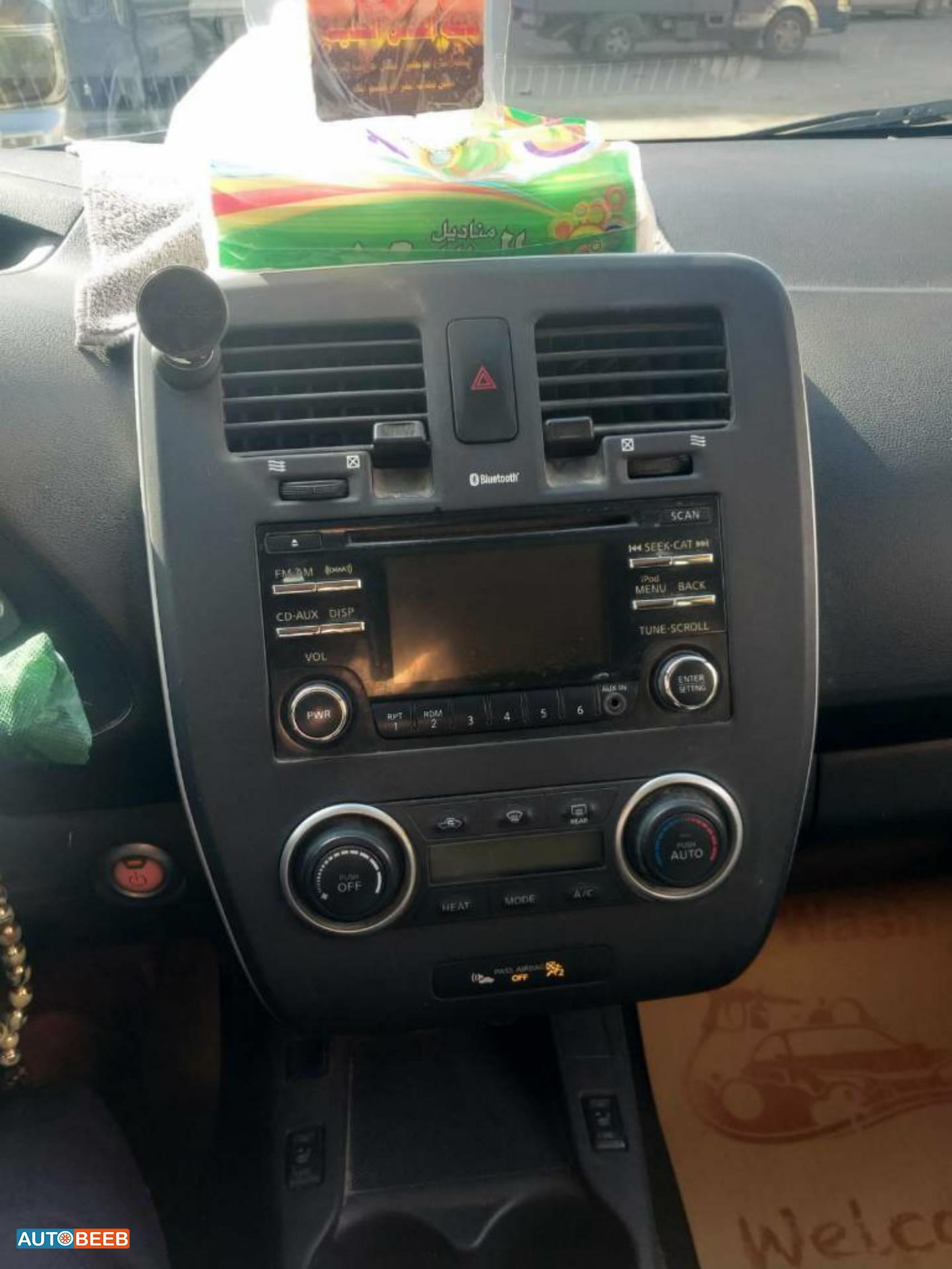 نيسان ليف 2013