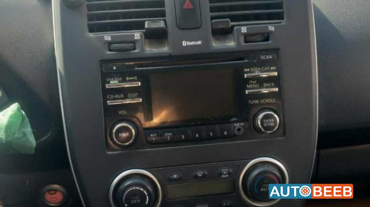 نيسان ليف 2013