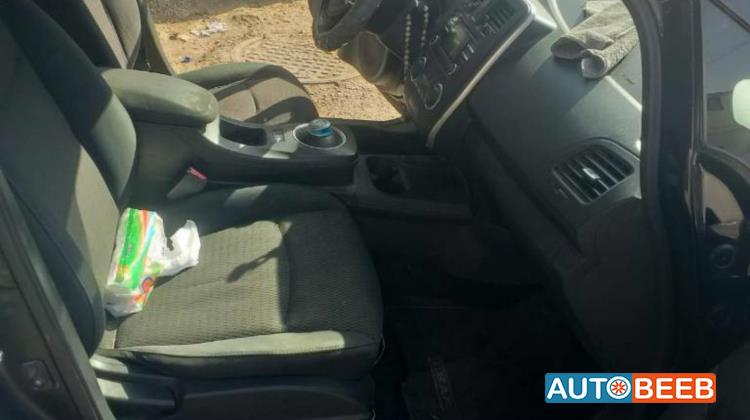 نيسان ليف 2013