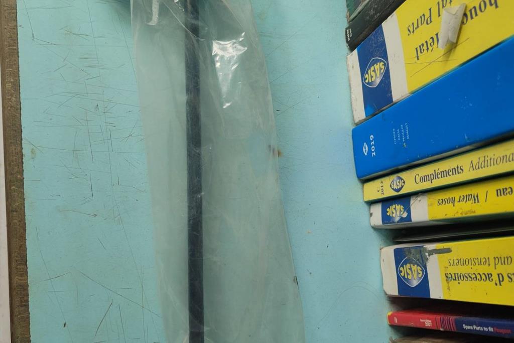 عامود توازن بيجو 406 سيتروين 2001 2002 2003 2004 