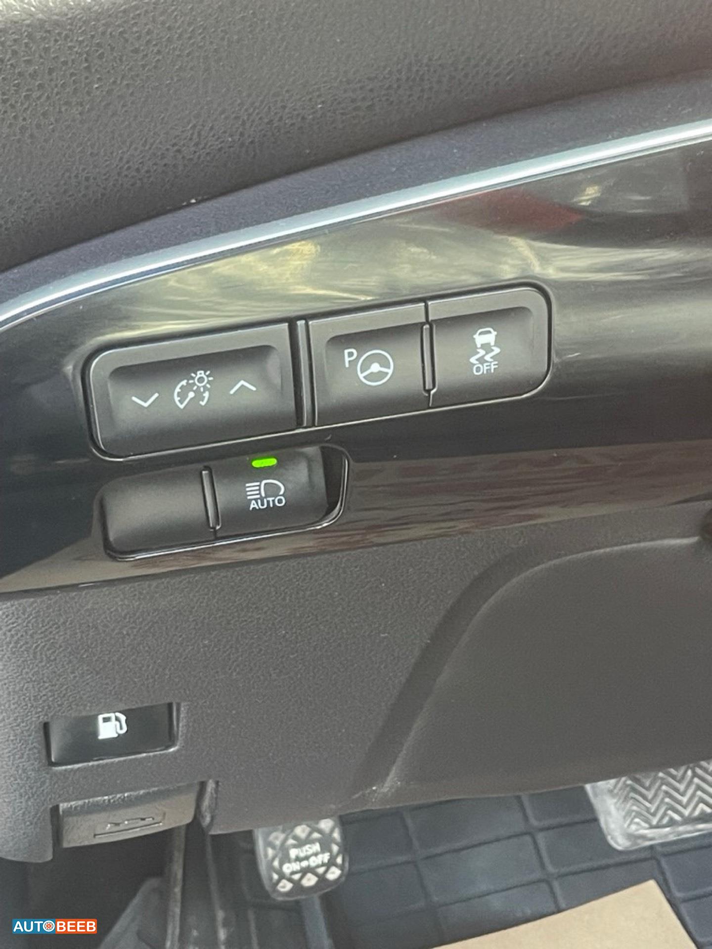 تويوتا بريوس 2018