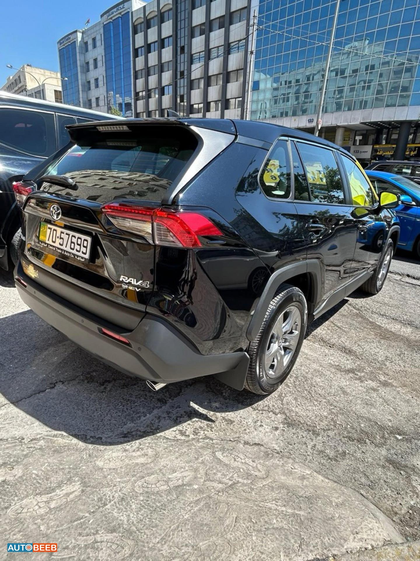 تويوتا راف فور 2025