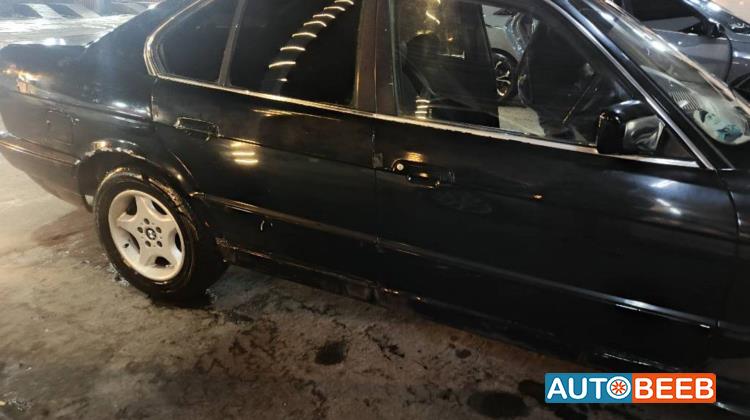 بي ام دبليو 520 1992