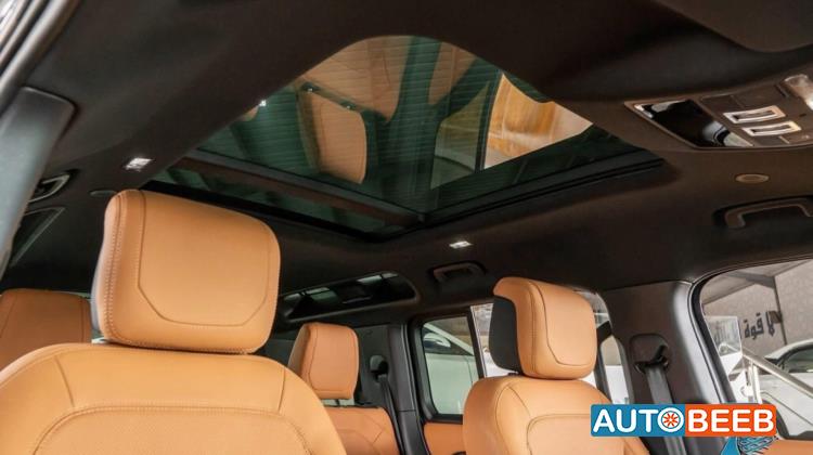 Land Rover Defender 2024