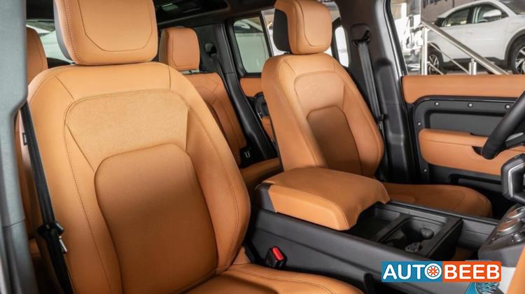 Land Rover Defender 2024