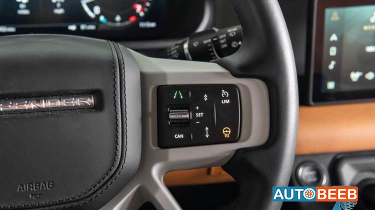 Land Rover Defender 2024