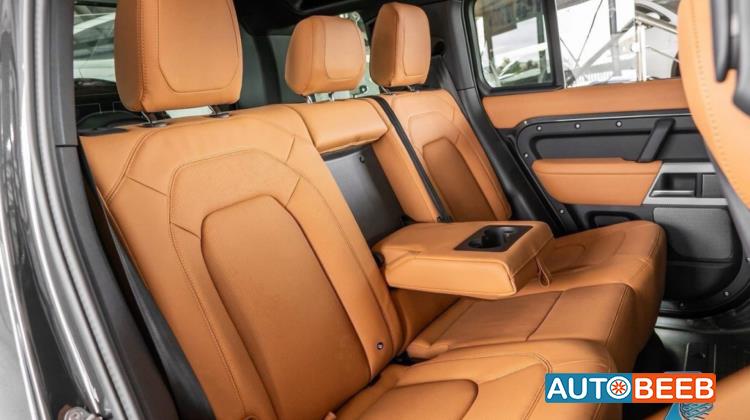 Land Rover Defender 2024