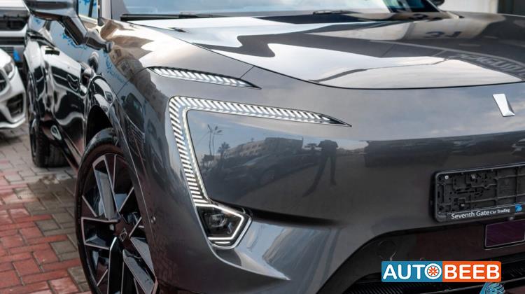 Avatr Model 011 2023