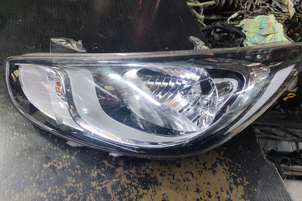 Lights Front light Hyundai Accent