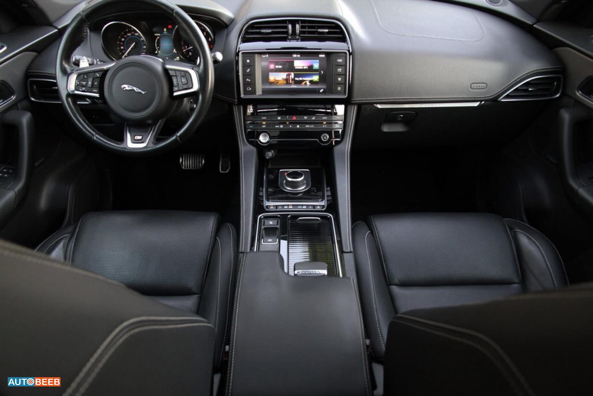 جاكوار F-Pace 2017