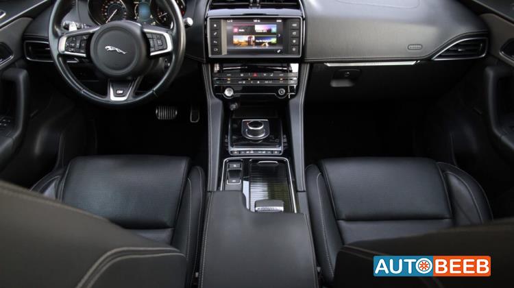 جاكوار F-Pace 2017