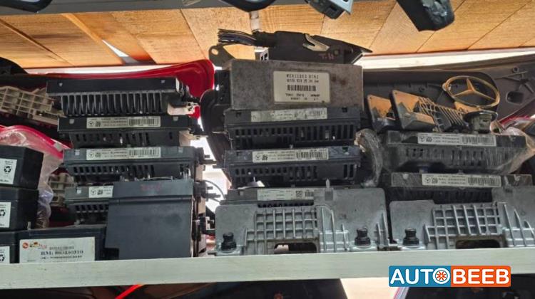 شاشة مسجل مرسيدس c200 e200 2011 2012 2013 2014 2015 2016