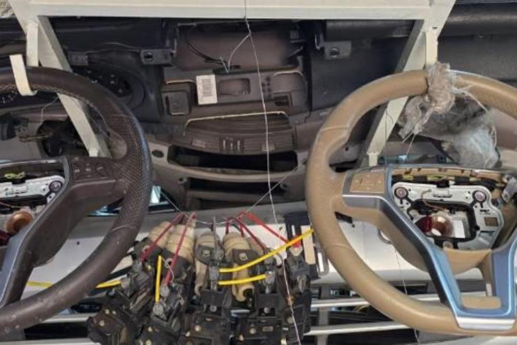 Cabin  Steering Wheel Mercedes Benz E200