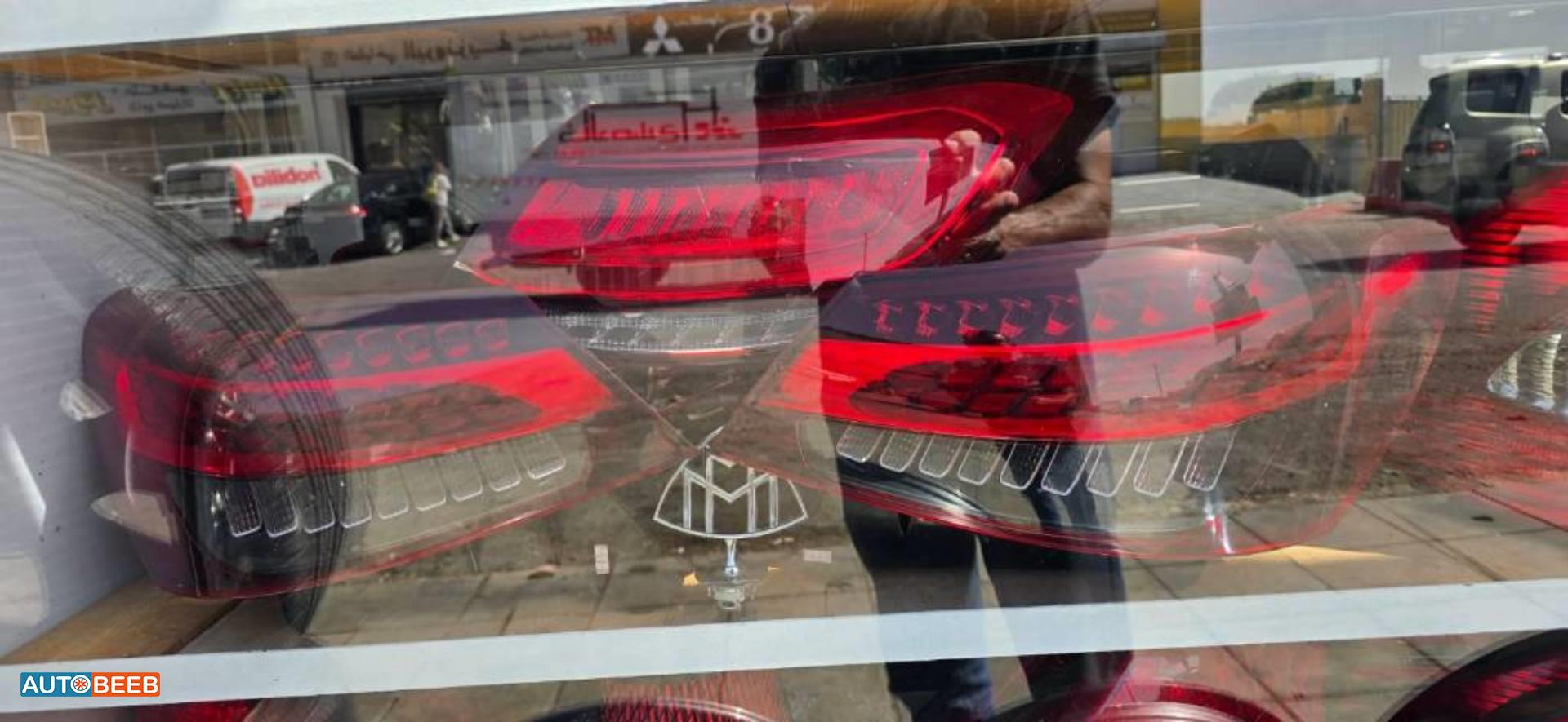 ضوء خلفي يمين شمال مرسيدس e200 2020 2021