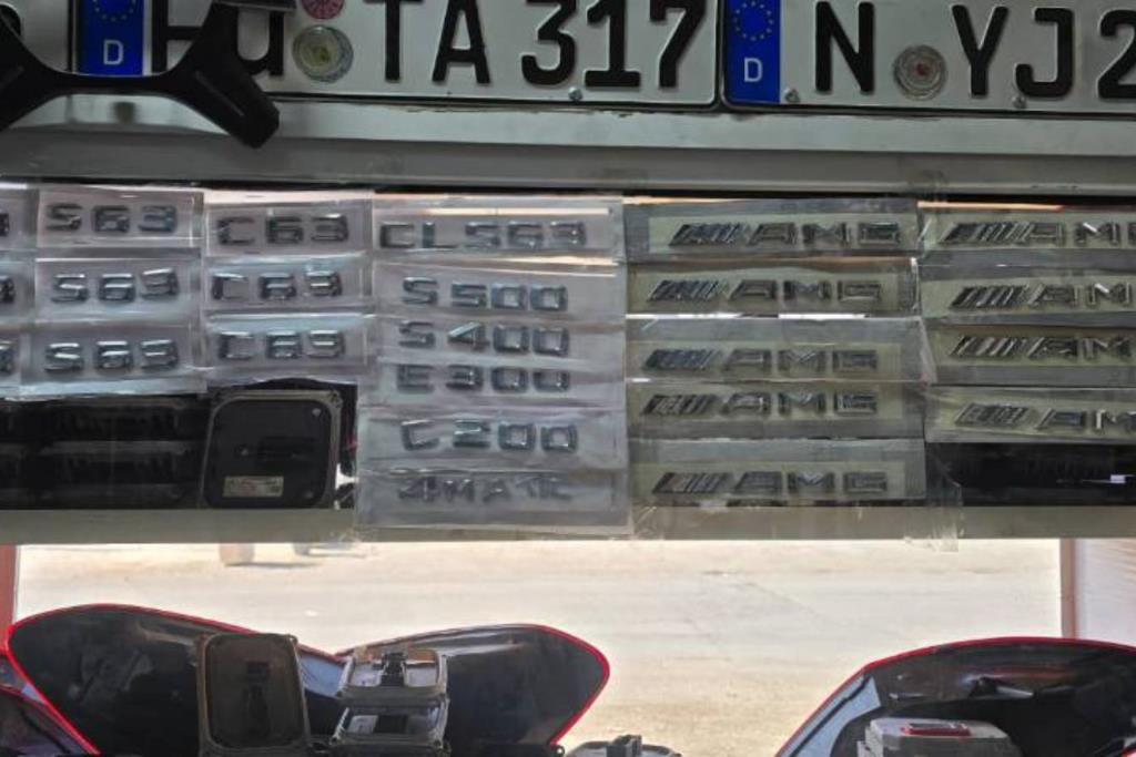 Body  Emblems Mercedes Benz E400