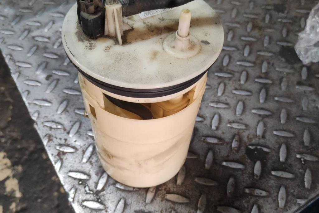 طرمبة بنزين هيونداي افانتي xd 2002 2003 2004 2005