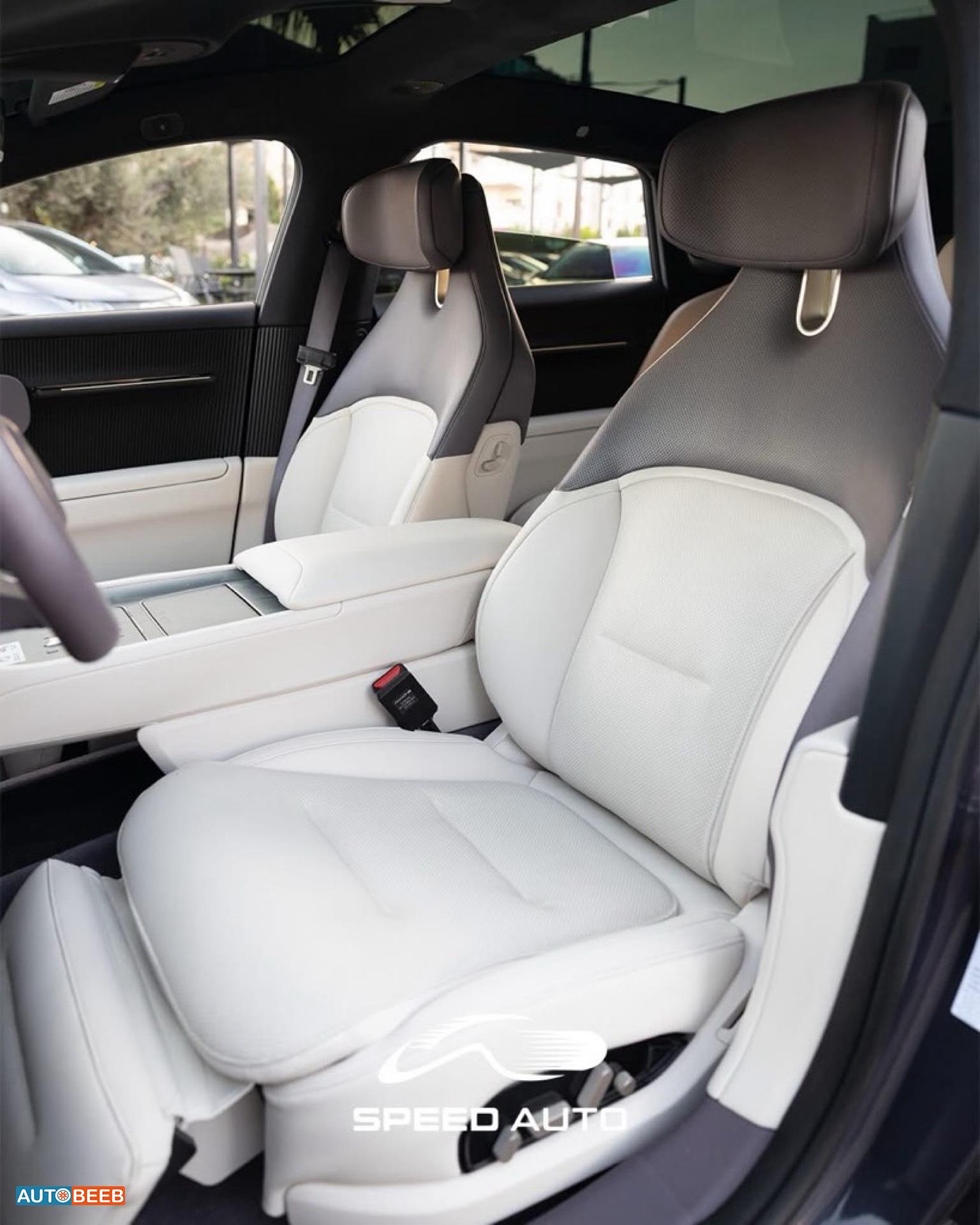 Avatr Model 012 2023