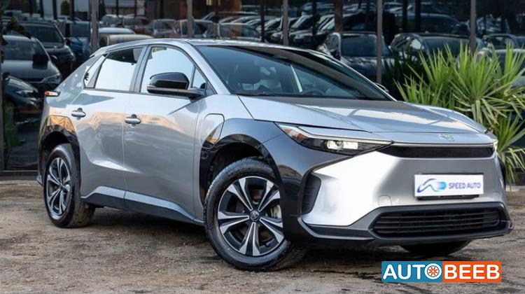 تويوتا bZ4X 2023