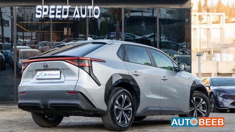 تويوتا bZ4X 2023