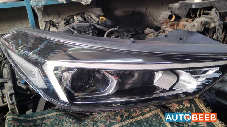 ضوء امامي يمين شمال هيونداي توسان 2015 2016