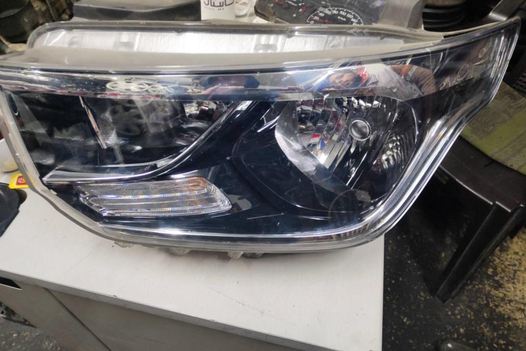 ضوء امامي يمين شمال هيونداي اتش1 ستاركس 2019 2020 2021 2022