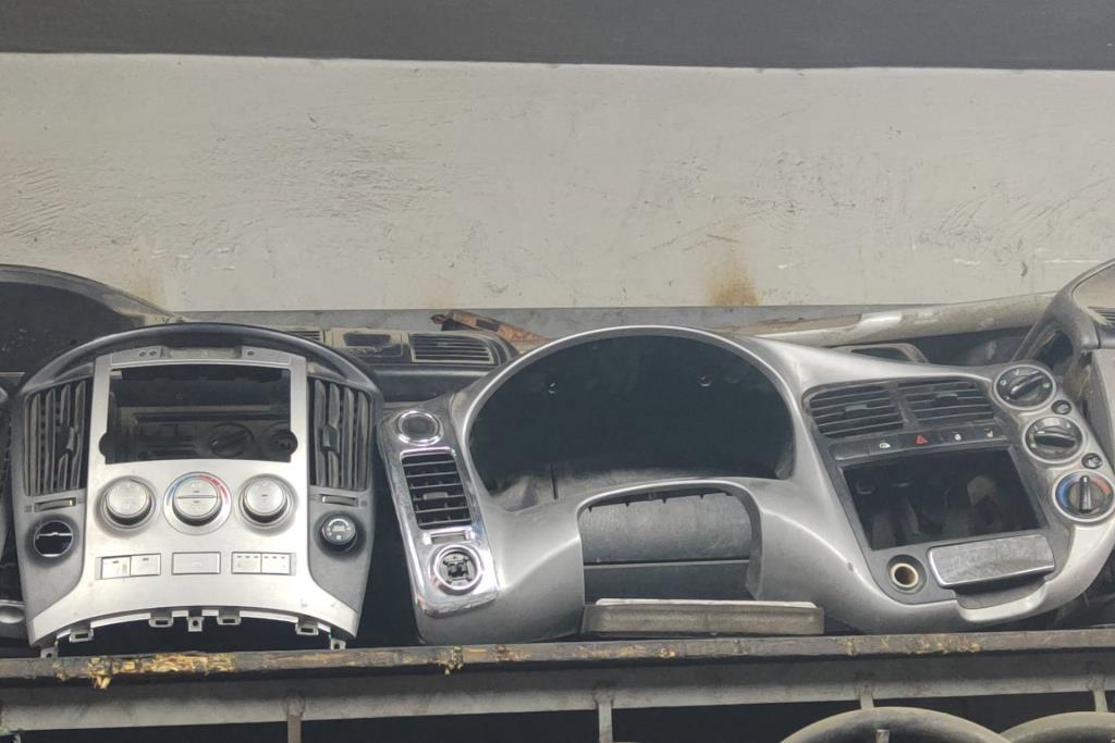 وجه تابلوه مسجل هيونداي اتش1 ستاركس و كيا بنجو 3 2007 2008 2009 201 