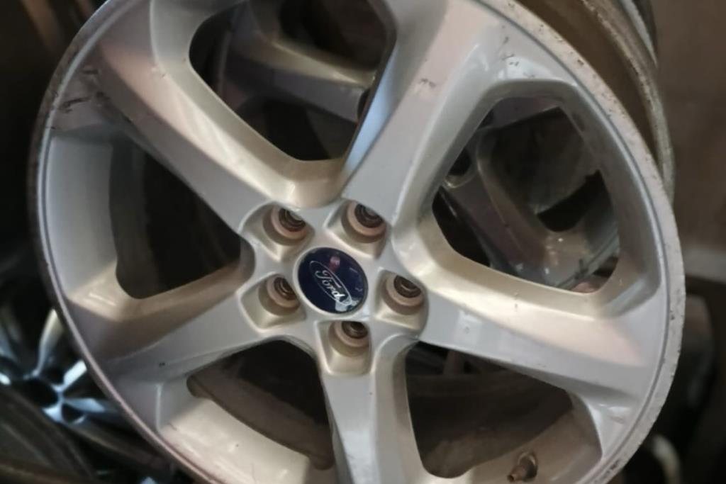 طقم جنطات فورد فيوجن 5براغي 18 اصلي 