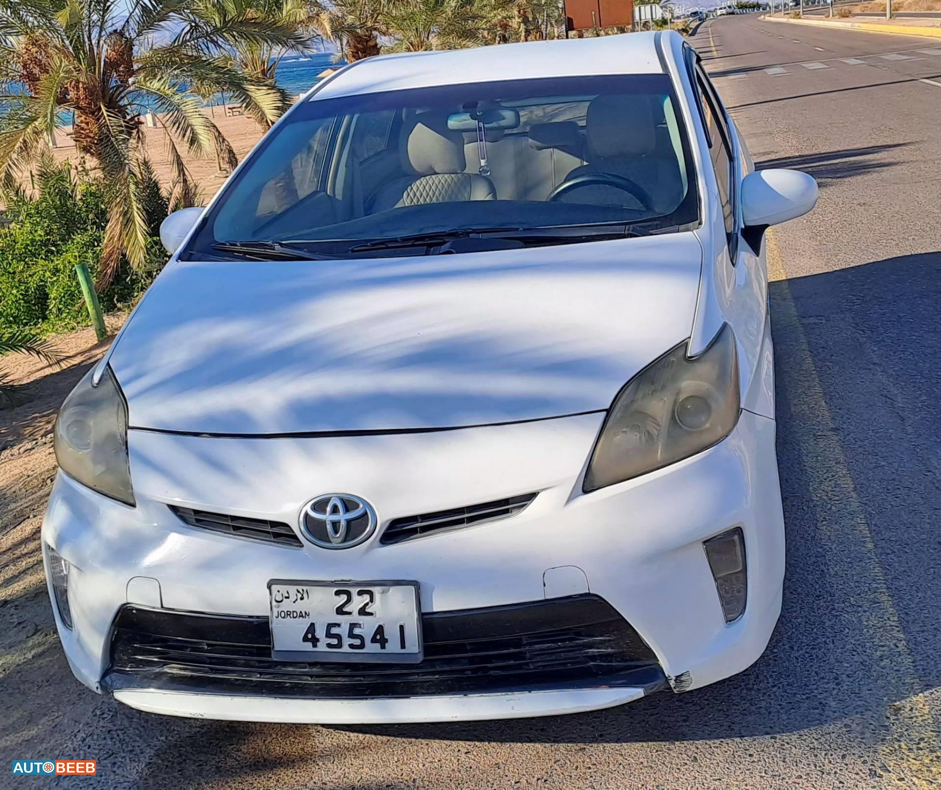 تويوتا بريوس 2015