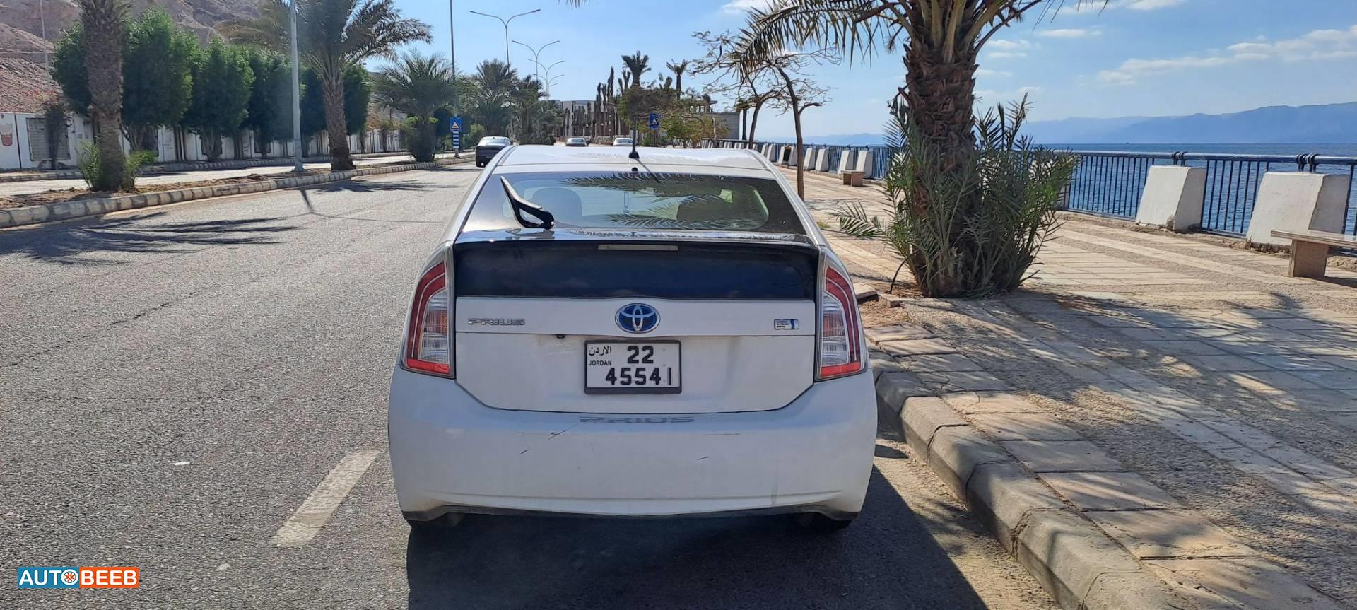 تويوتا بريوس 2015