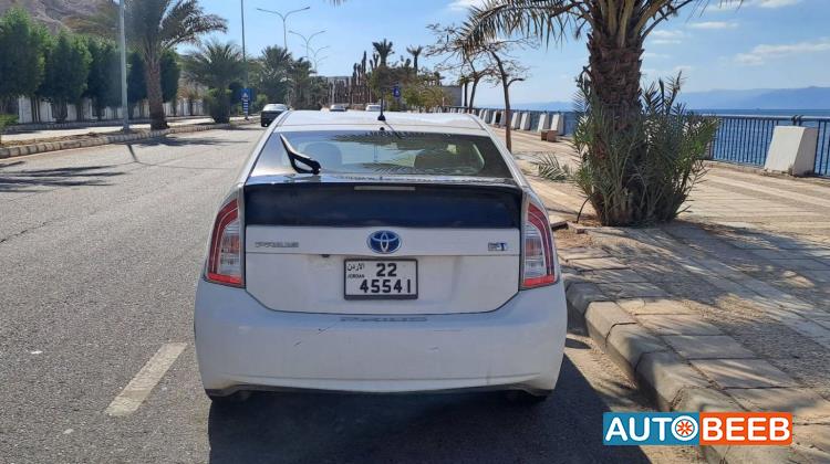 تويوتا بريوس 2015