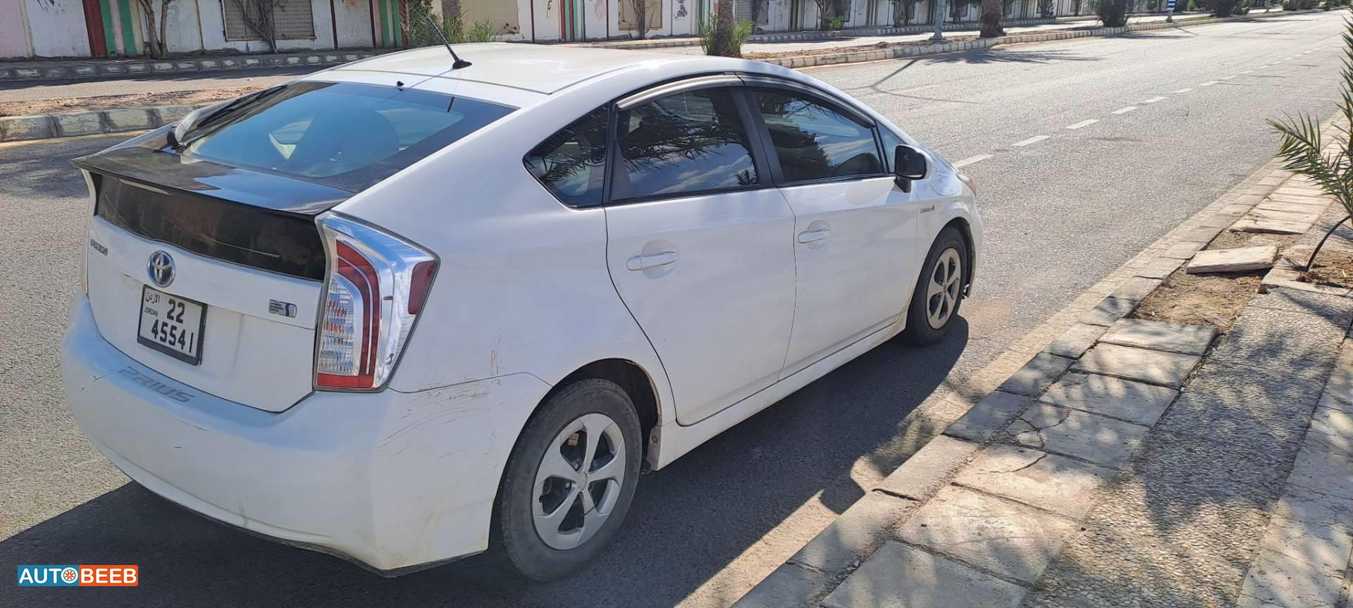 تويوتا بريوس 2015