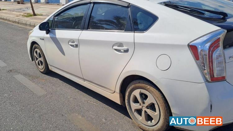 تويوتا بريوس 2015