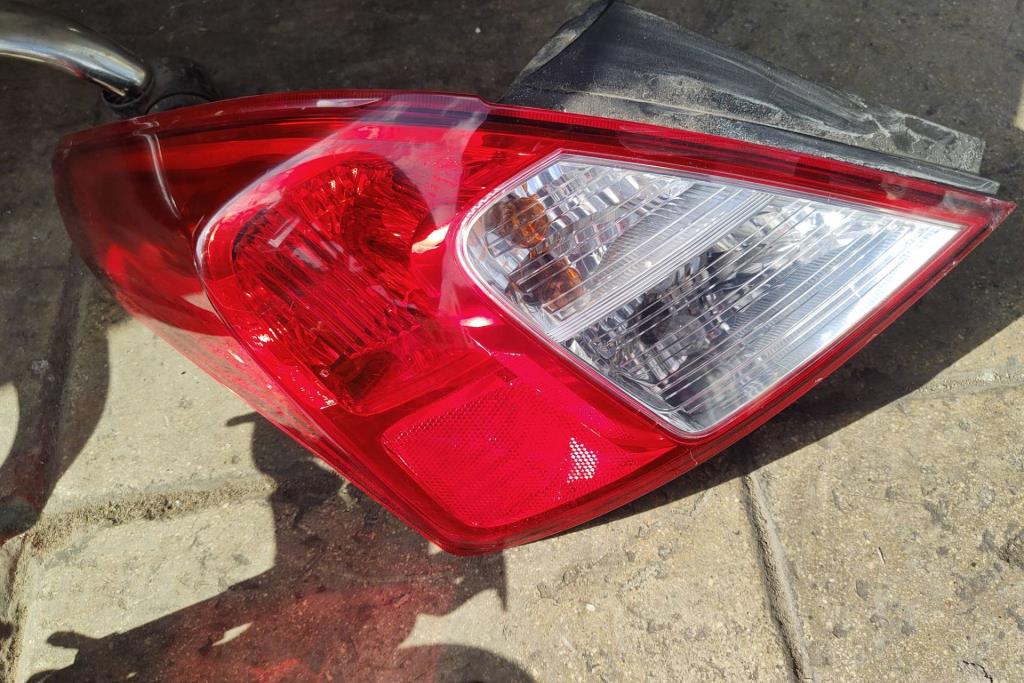 ضوء خلفي يمين شمال نيسان صني 2013 2014 2015 2016 2017