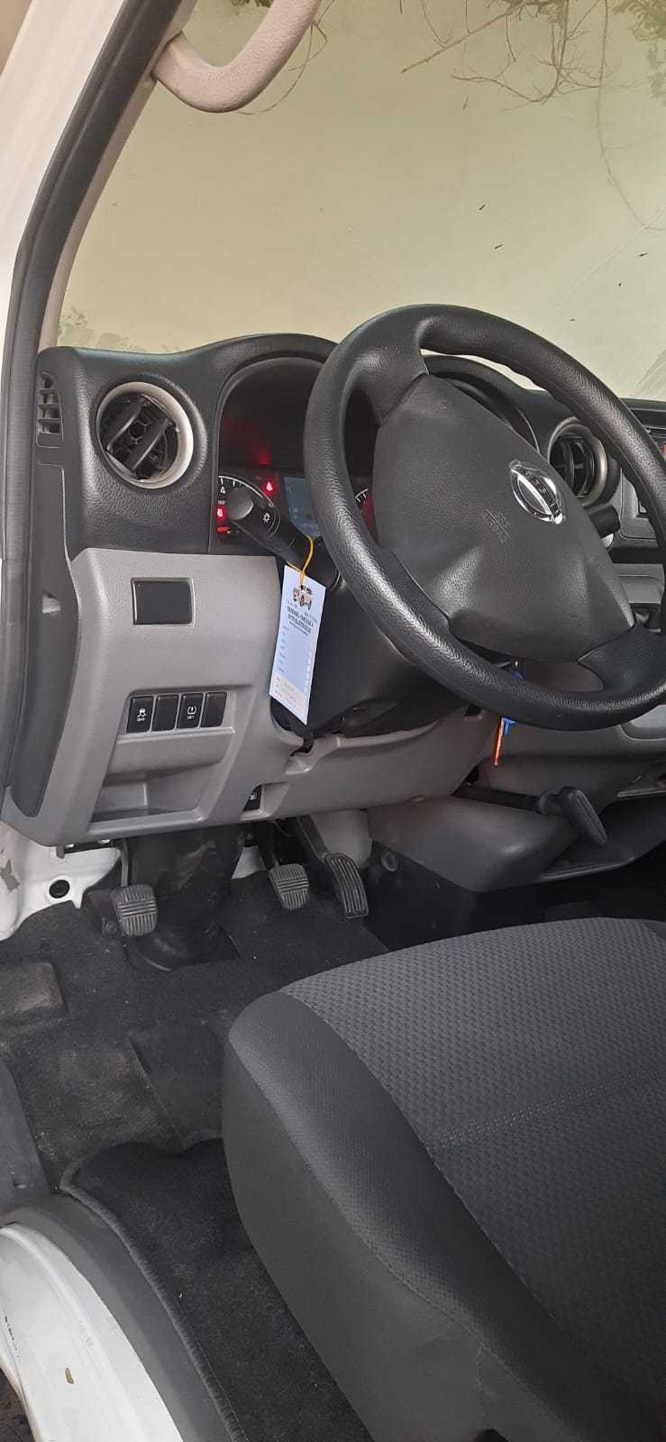 Minibus Nissan 2019