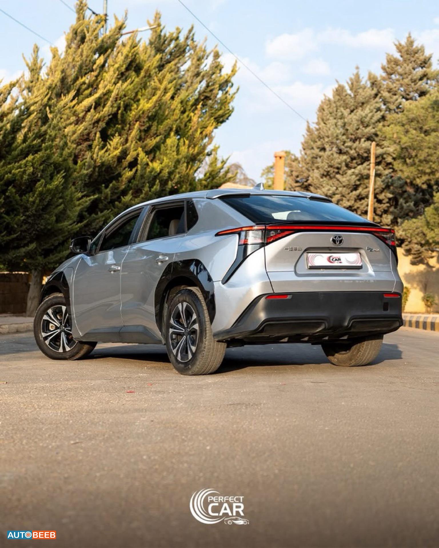 تويوتا bZ4X 2023